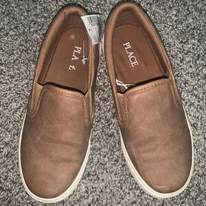 Children’s Place Boys Shoes size 2 NWT